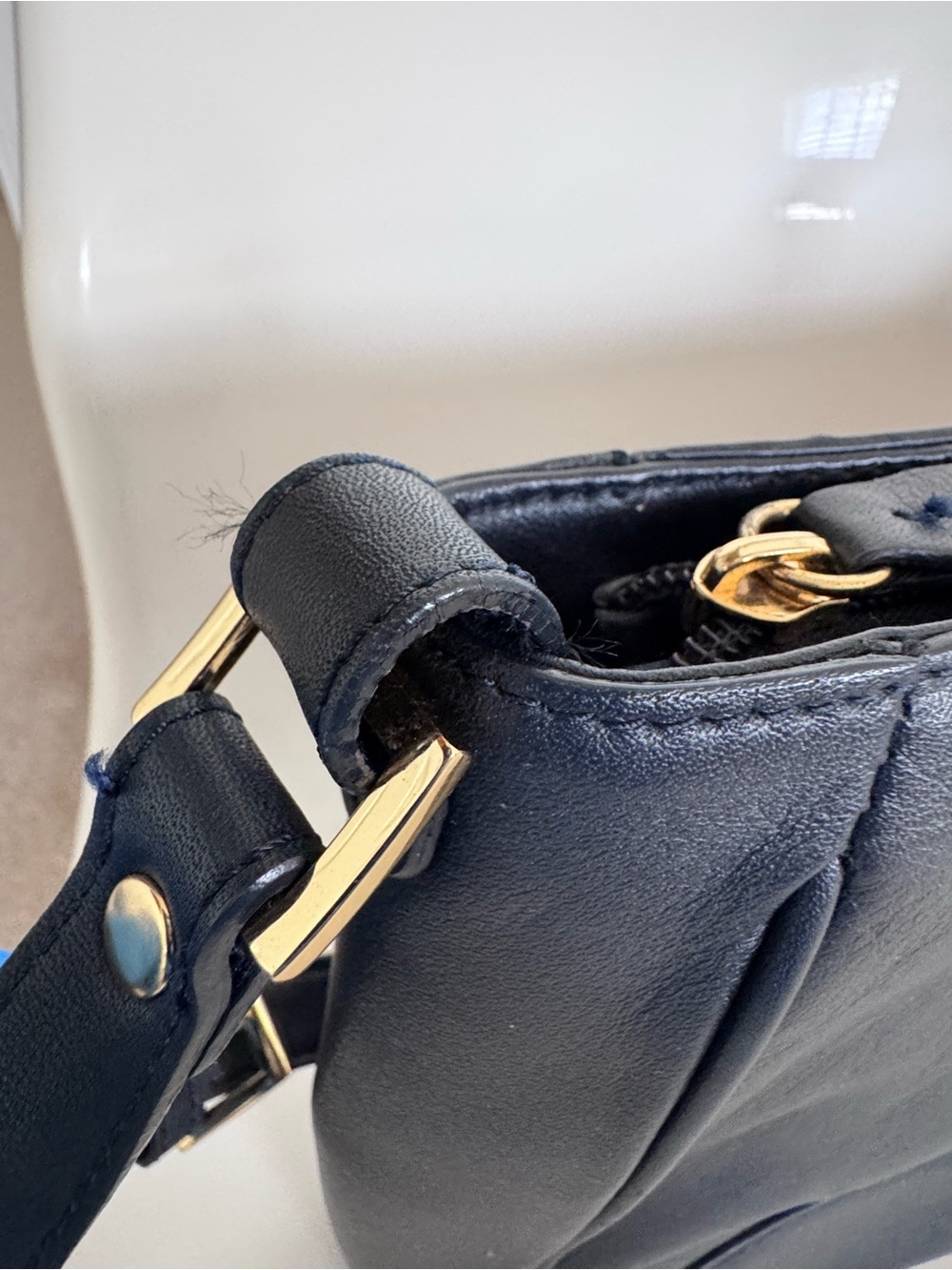Etienne Aigner Black Leather Shoulder Bag Gold Hardware Minimalist Vintage Chic - Picture 7 of 15